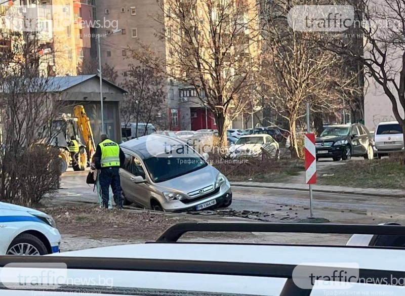 Кола пропадна при авария на спукан водопровод в Тракия