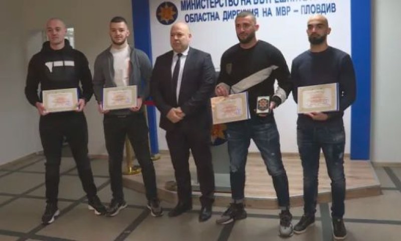 Наградиха треньора и възпитаниците му, задържали рецидивист в Пловдив