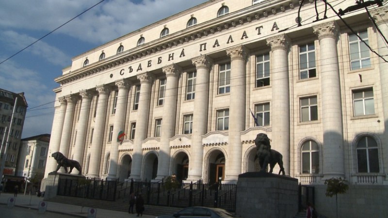 Сигнал за бомба в Съдебната палата в София, тече евакуация