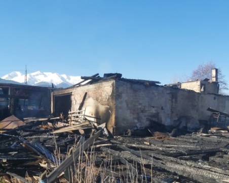 Човек почина при пожар край Банско