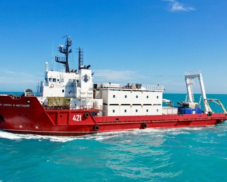 Историческо! Български изследователски кораб премина от Атлантическия в Тихия океан