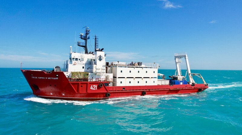 Историческо! Български изследователски кораб премина от Атлантическия в Тихия океан