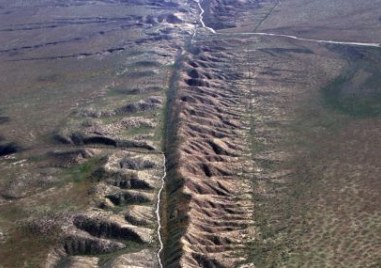 Гигантски разлом с над 200 метра ширина и 30 метра