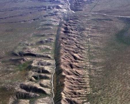 Гигантски разлом се отвори след земетресенията в Турция