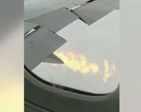 Самолет избухна в пламъци по време на полет