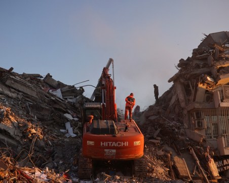 След 150 часа извадиха живи две деца на 3 и 7 години изпод руините в Хатай и Адъяман