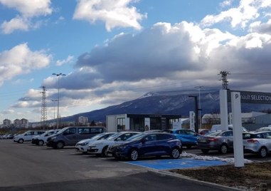 Френската корпорация Рено и японският производител на автомобили Нисан обявиха