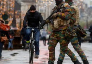 Въоръжен мъж бе арестуван близо до театър в белгийския град