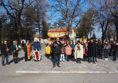 Село Царацово се поклони пред  делото на сподвижника на Васил