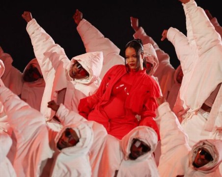 Риана чака второ дете