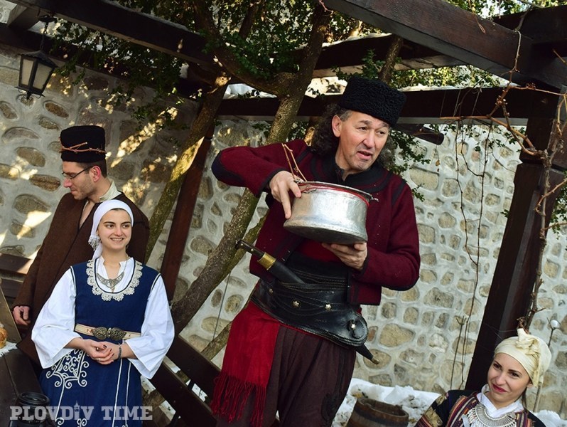 Честит празник! Черпят лозарите, винарите, кръчмарите, археолозите и влюбените