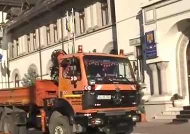 Сградата на кметство в румънския град Търгу Жиу е пострадала