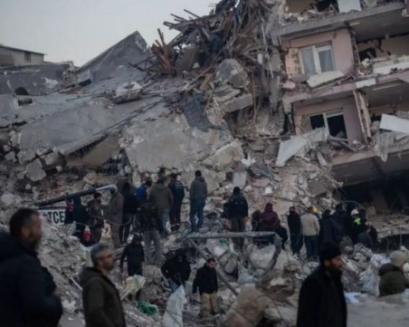 Българче и майка му останаха без дом след земетресението