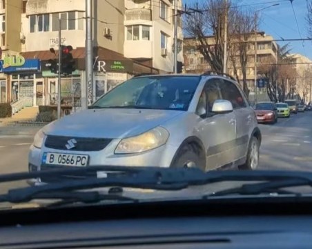 Шофьорка системно се движи в насрещното