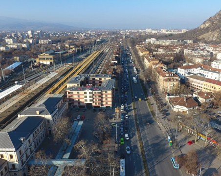 Въпреки хаоса! Общината напира за ремонтите на Рогошко и Голямоконарско шосе