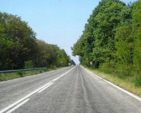 Взрив затвори главния път Е-79