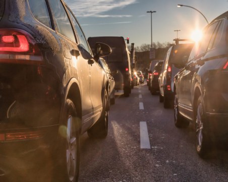 Забраняват продажбата на нови коли с бензин и дизел от 2035 година в Европейския съюз