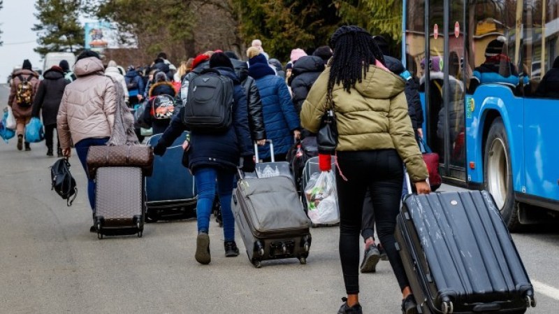 Пререгистрират пристигналите от Украйна бежанци в страната ни. Дейността започна