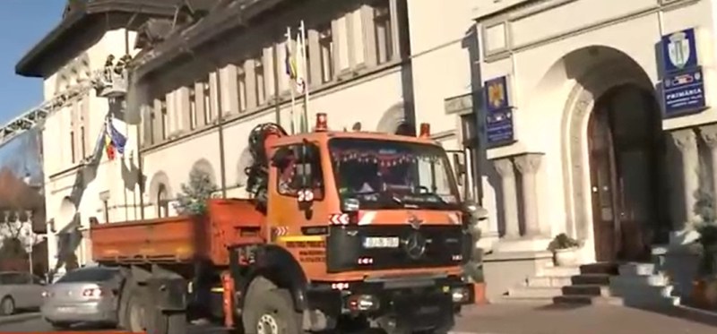 Сградата на кметство на румънски град пострада от земетресението