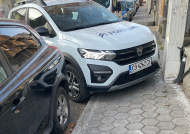 Жители на малката еднопосочна ул Ладога са възмутени от паркирането
