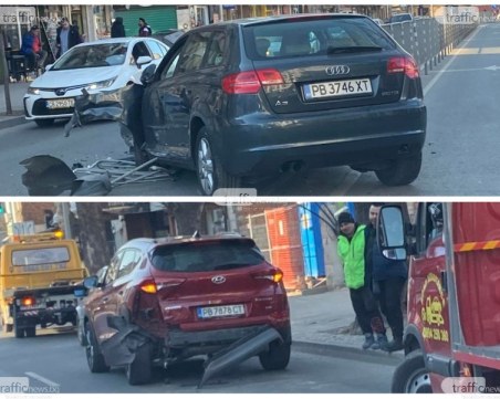 Четири автомобила са се ударили при катастрофата на 