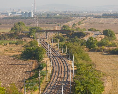 Държавата отчужди имоти в три пловдивски села заради жп линията до Бургас