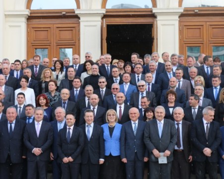 Новите депутати с рекордно високи заплати от 6 351 лв.