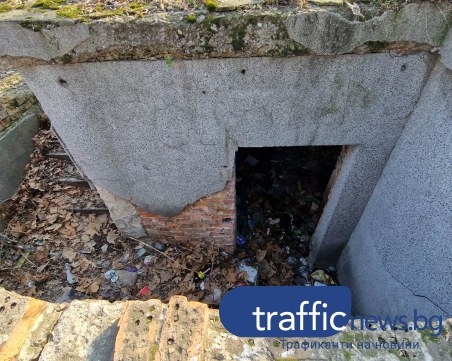 Почистено или не? Тоалетната в най-големия парк в Кършияка все още тъне в мизерия