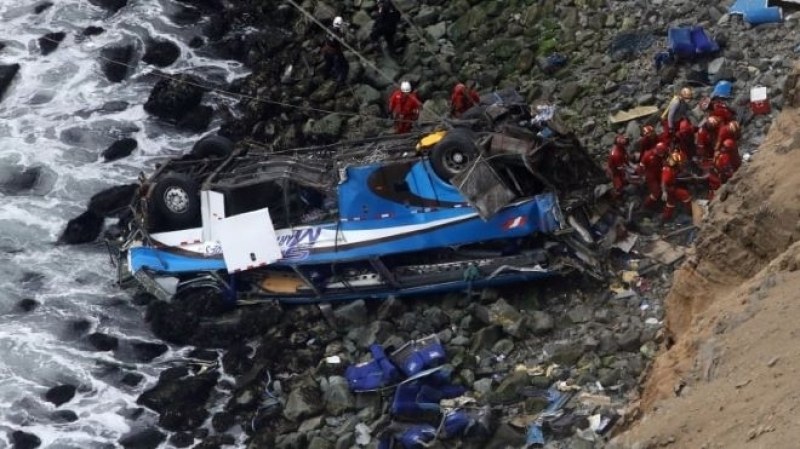 Автобус с мигранти падна от скала в Панама, най-малко 30 са загинали