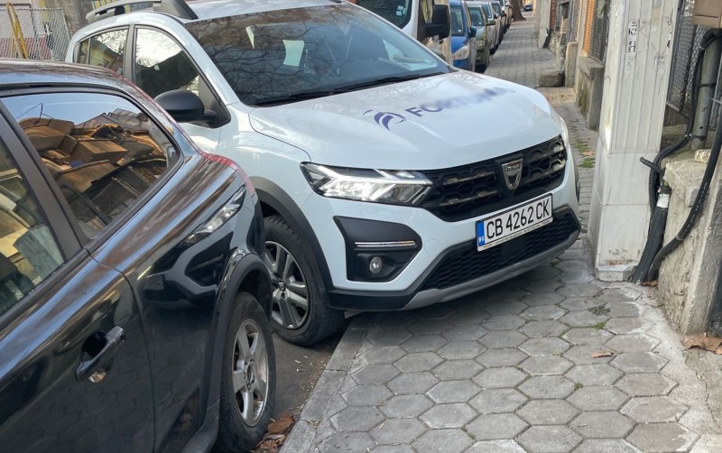 Пловдивчани бесни: Шофьор на фирмена кола редовно пише правилата по свое усмотрение