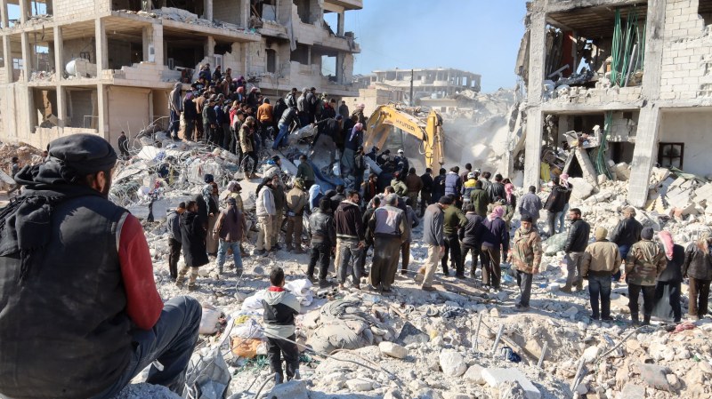Румъния изпраща три самолета с помощи за пострадалите в Турция и Сирия след земетресенията