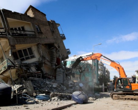 Арести в Турция заради хотел, паднал като 