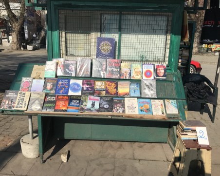 Местят книжната борса от площадчето до колелото на Централна гара