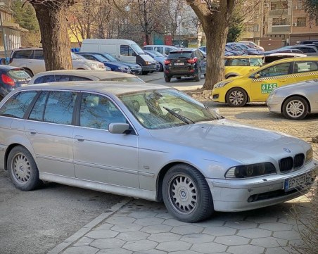 Врачанско БМВ си присвои тротар в Пловдив
