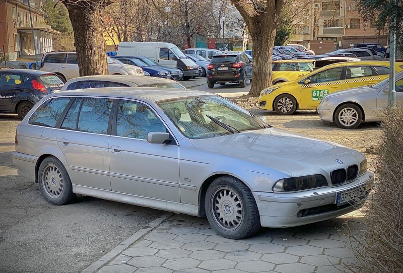 Врачанско БМВ си присвои тротар в Пловдив
