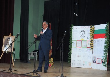 Учители и ученици от две училища в Община Марица честваха