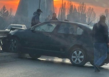 Пътен инцидент е стананал днес в София Кола се е