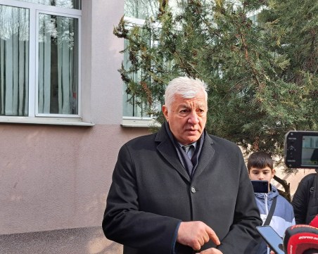 Кметът: Мястото на 50-метровия басейн и зоопарка трябваше да е другаде , но нямаме избор