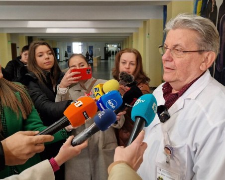 Лекуват детето, транспортирано със 