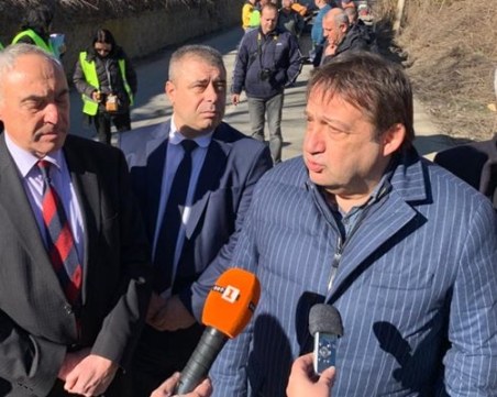 Пътят Югово-Лъки е строителна бутафория! Изграден е незаконно, показа проверка на регионалния министър