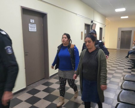 Секс, улуци и бързи кредити! Тези ромки ловят самотни пенсионери, вземат им имотите