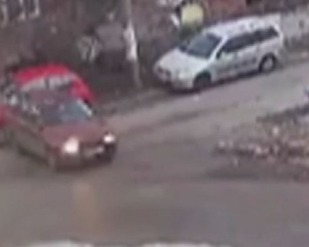 Удариха два пъти за 12 часа паркирана кола в столицата