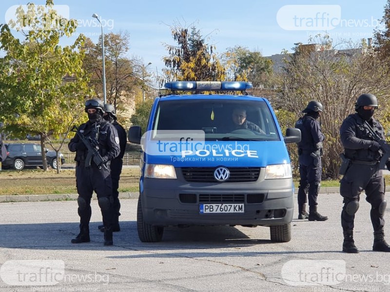Пловдивски полицаи задържаха 4-ма за онлайн измами за над 1,5 млн. лева