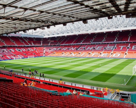 Бившият премиер на Катар предложи 4,5 млрд. евро за Манчестър Юнайтед