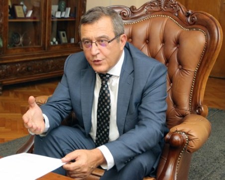 Образователният министър: 1800 лв. трябва да е минималната учителска заплата