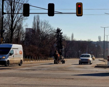Забраниха каруците в София , но не съвсем