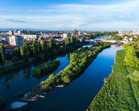 Седмицата започва с високи температури