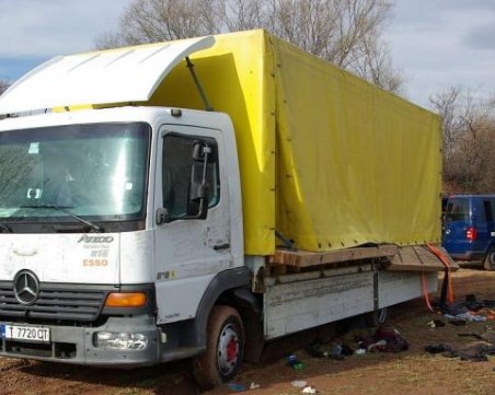 Следовател за случая с мигрантите: Твърдят, че са дали 7 хил. евро, за да бъдат превозени