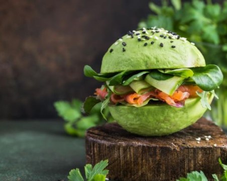 Заведение в Милано пусна чийзбургер с брашно от щурци