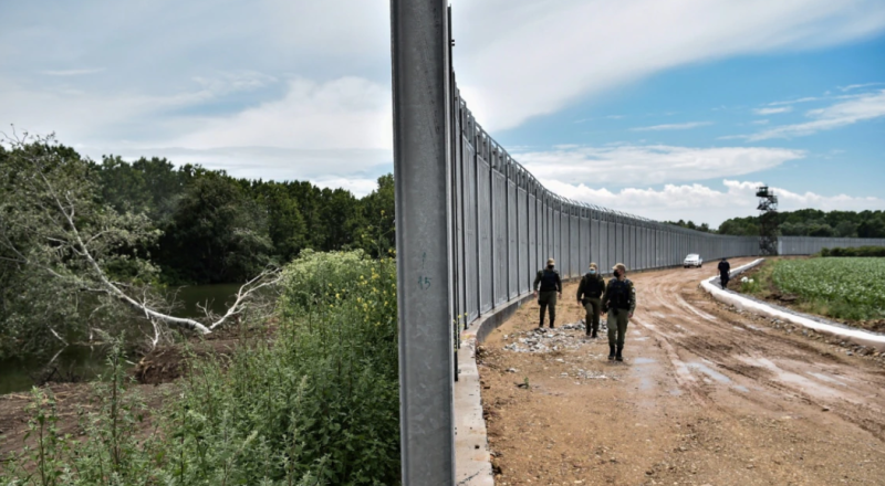 Гърция ускорява изграждането на стената по границата с Турция